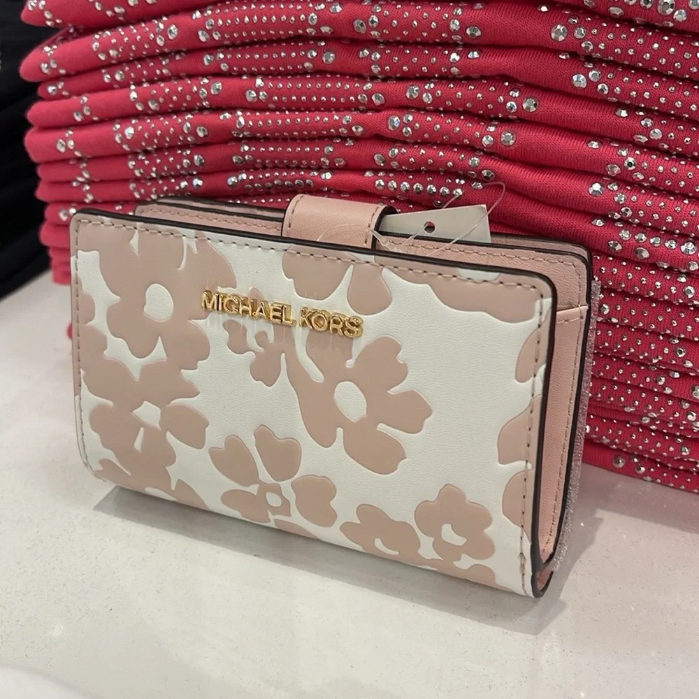 Michael Kors Jet Set Medium Floral Print Bi-Fold Wallet 
POWDER BLUSH
NWT - Picture 16 of 16